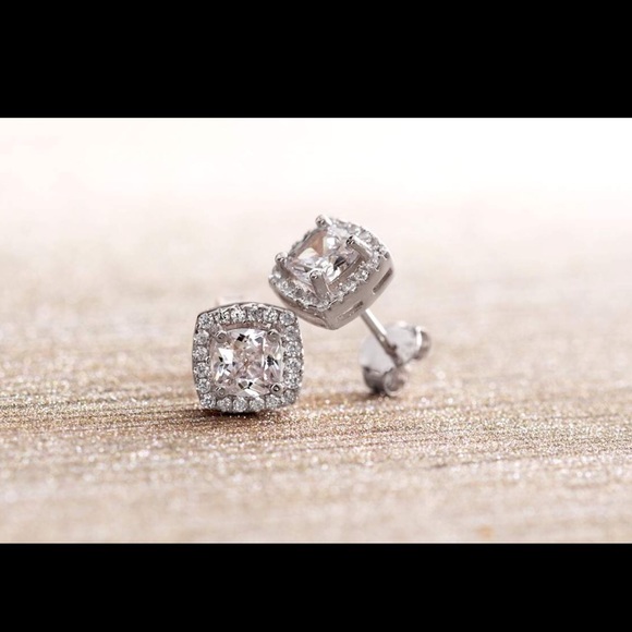 NEW! SWAROVSKI Halo Stud Earrings - Picture 2 of 4
